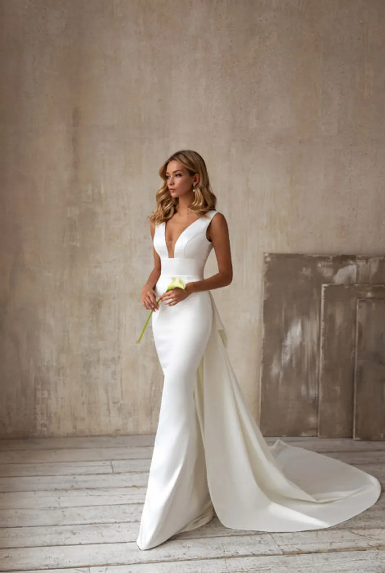 

2024 new European and American women's sexy V-neck sleeveless tail long dress wedding dress Ladies white evening dress