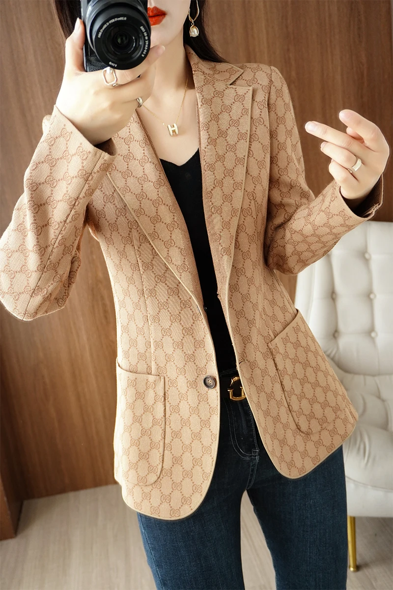 Рисунок 4 - Женский шерстяной вязаный кардиган