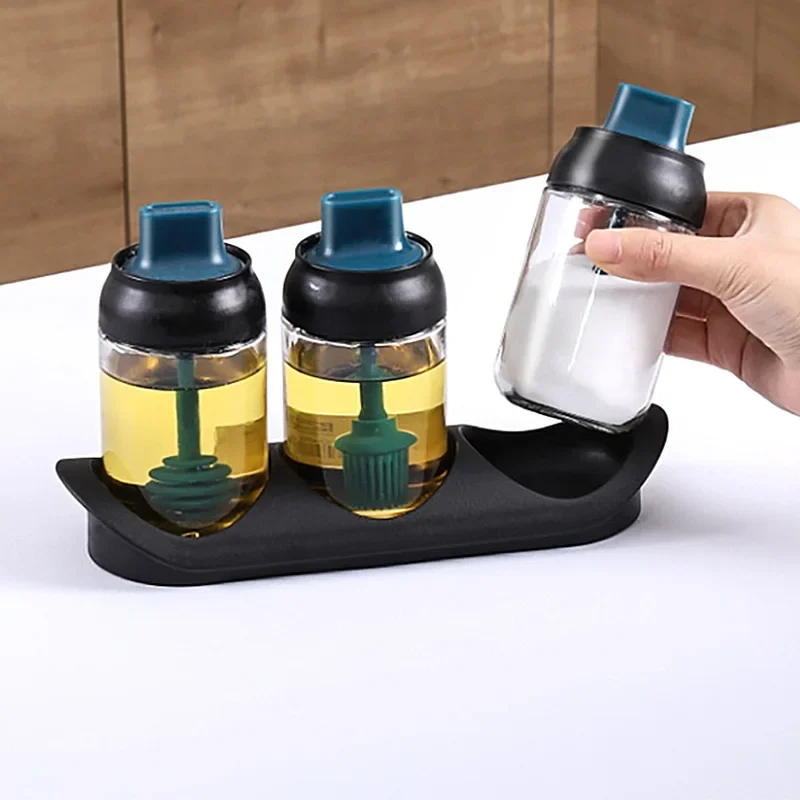 Oil Bottle Salt Shaker Moisture-proof Lid Spoon One Seasoning Pot Kitchen Multi-purpose Seasoning Box Glass Bottle
