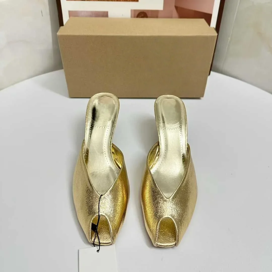 SMVP Sandals Packaging