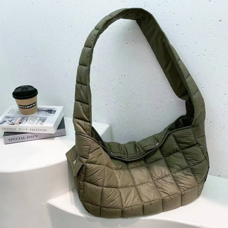 thumbnail image 1 of Bolso de mano informal coreano para mujer, bolso de mano de diseñador de lujo, bolso de hombro de gran capacidad cuadrado con bordado de poliéster, novedad de 2024, 1 of 5