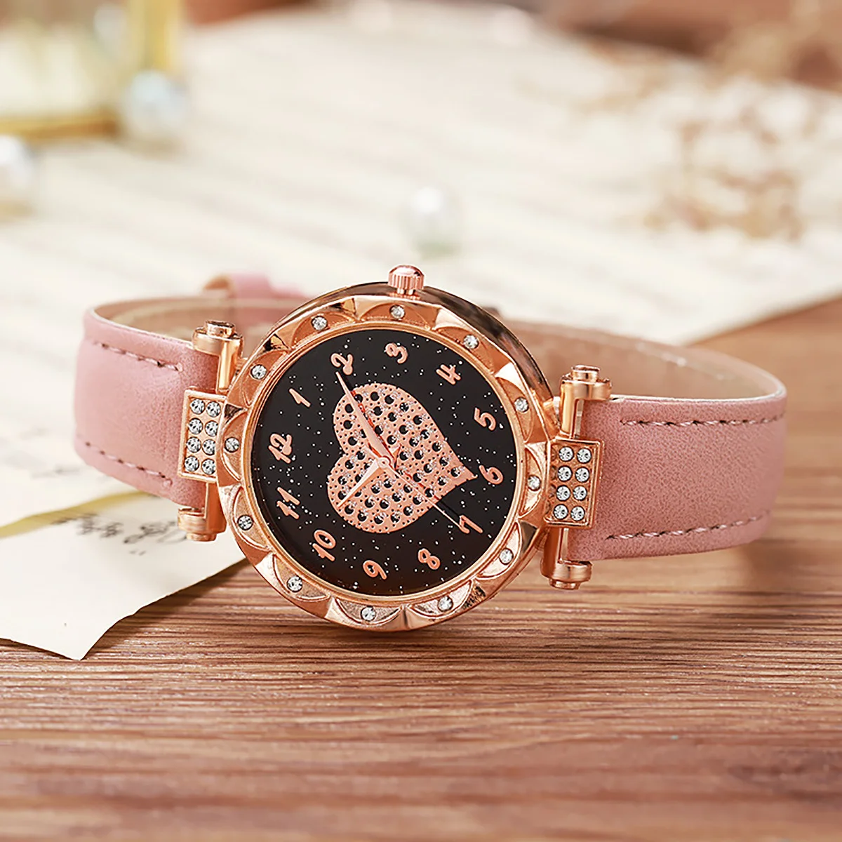 1pc-Heart Shaped Circular Case Quartz Watch: Casual and Fashionable Ideal Choice for Students