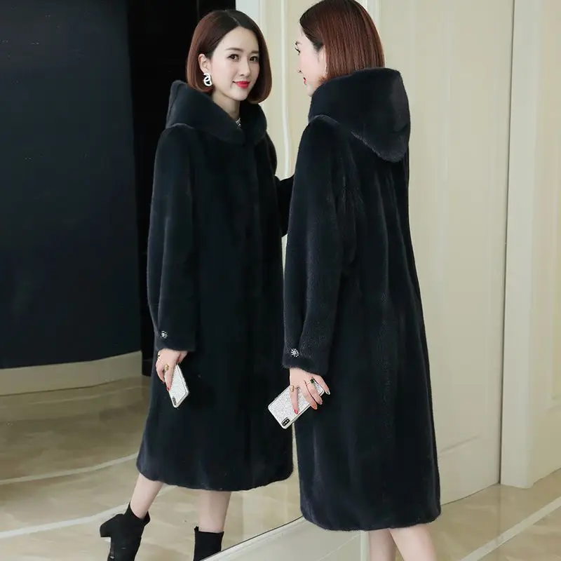 Рисунок 4 - Женское длинное пальто из искусственного меха