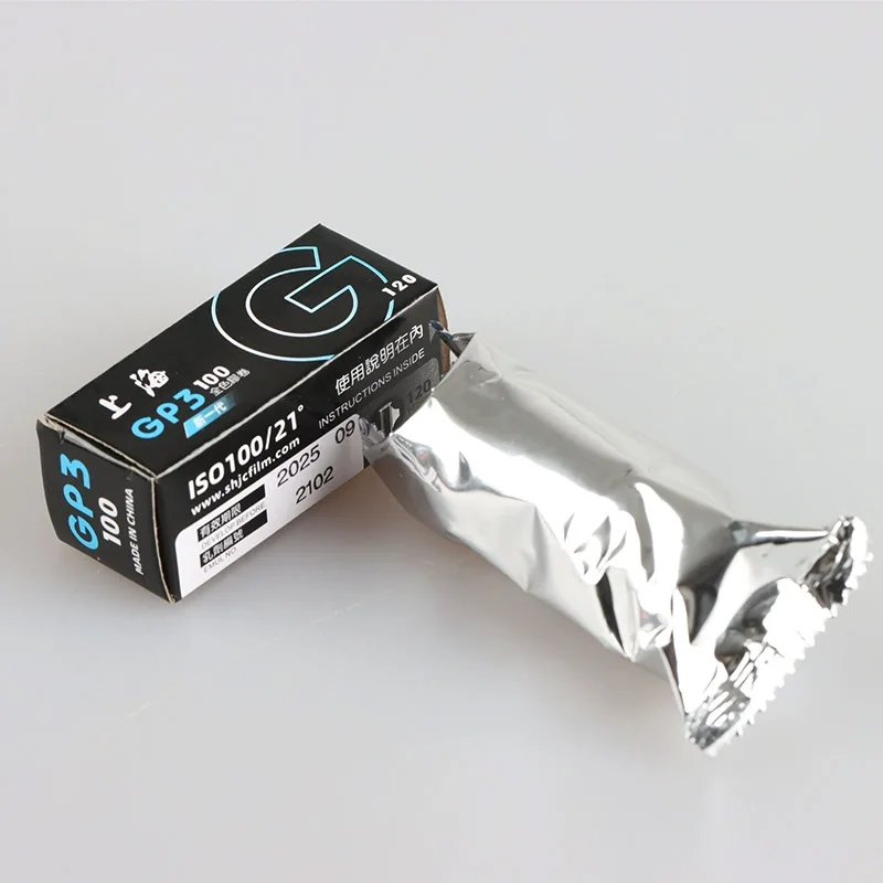 Shanghai GP3 100 120 Black and White Film Medium Format Film Roll Photography Negative Film 1-10 Roll for 120 Film Camera
﻿