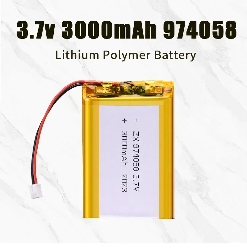 Batterie drone 3000mAh 3.7V LiPo tenue en main, montrant sa taille compacte.