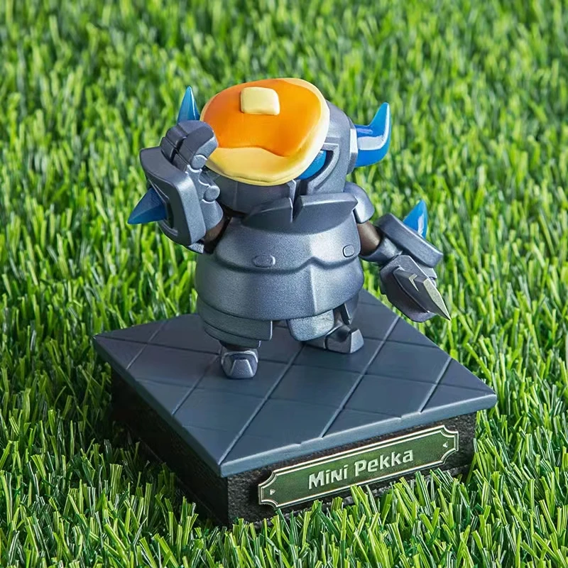 Миниатюрный игрушечный пикап серии Victory из игры Столкновение кланов |