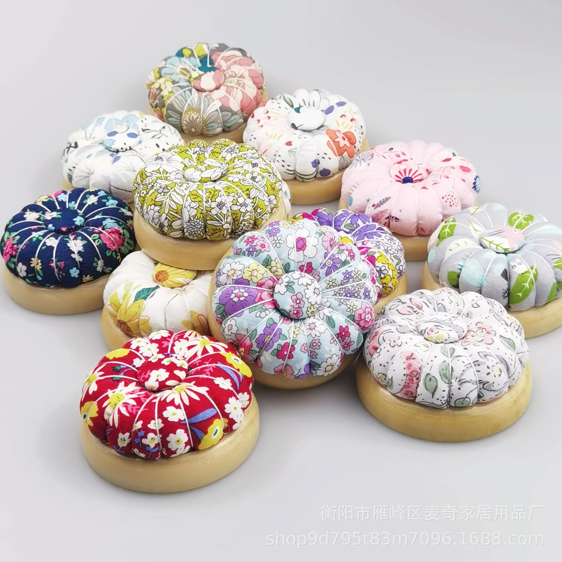 Description Picture 3 of item1Pc Wooden Magnetic Pin Package Magnetic Holder Pincushions pin Pumpkin Pincushions Needle Cushion DIY Crafts