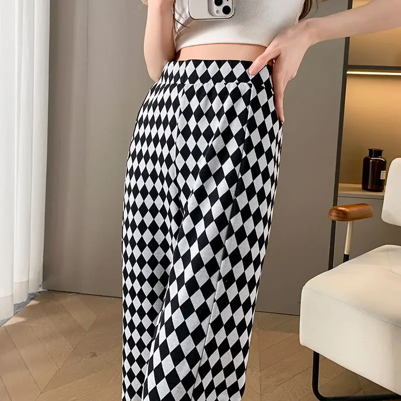 Рисунок 3 - Женские свободные шахматные Брюки-клеш