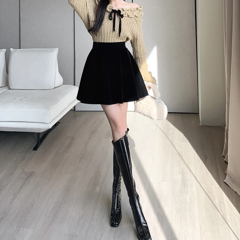 【INCHANT ME】Velvet Bokashi Mini Skirt Velvet Mini Skirt | boohoo