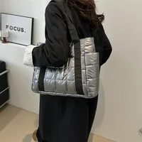 Sacs à bandoulière rembourrés pour femmes, sacs à main noirs de grande capacité de styliste en Nylon et coton, fourre-tout chaud solide, hiver 2025 3