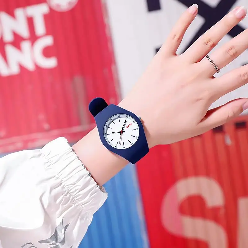 Ladies' Fashion Watch Girls' Student Couple Versatile Quartz Watch Full Size 40mm Ladies Clock Rubber Strap Skin Friendly 5