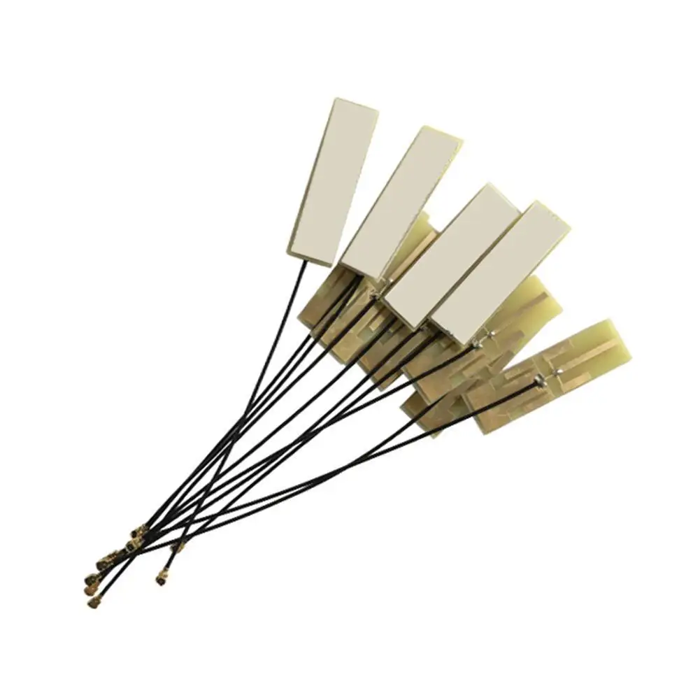 Connecteur IPEX U.FL de l'antenne FPV double fréquence 2.4G/5.8G pour drone ELRS, gros plan.