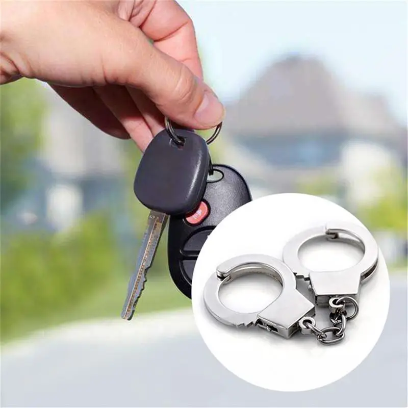 

Creative PoliceMan Handcuff Keychain Mini Handcuffs Metal Keychain Handcuff Key Holder Keychain Accessories For Automobile