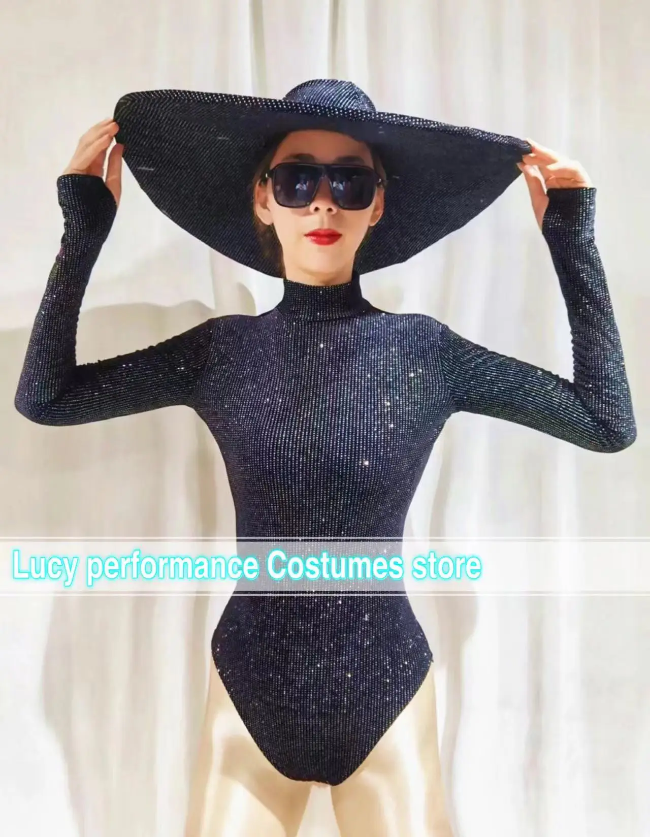 

Самый популярный в баре набор черных бриллиантовых шорт с высокой вилкой Ночная Сексуальная свинцовая танцевальная одежда для ночного клуба Группа B танцевальная команда DS одежда