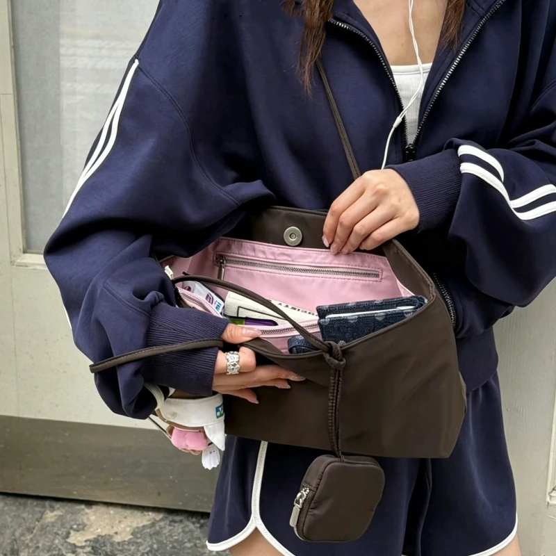 รูปสินค้า กระเป๋าผ้าแฟชั่นเกาหลี สะพายไหล่ น้ำหนักเบา ใส่ได้ทุกโอกาส