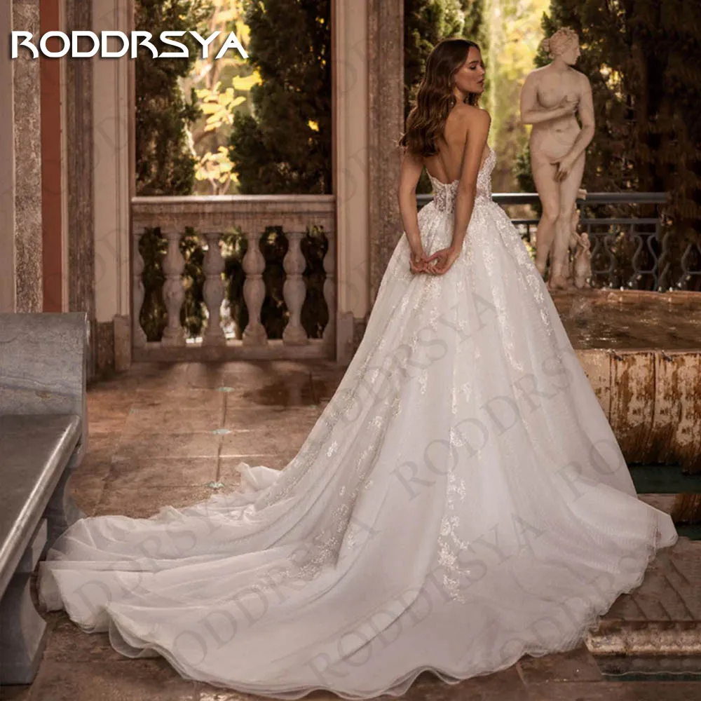 Рисунок 2 - Женское свадебное платье с открытыми плечами RODDRSYA