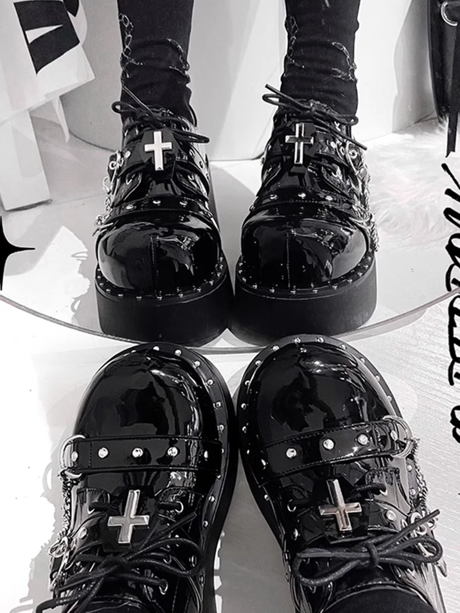 Original Lolita Punk Style Y2K Hot Girl Platform Leather Shoes New Spring Round Toe Women Cross Chain Black and White Pumps