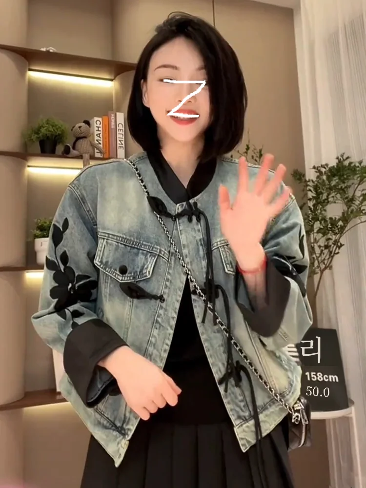 새로운 중국 스타일의 데님 코트 여성 봄과 가을 의류 2024 새로운 유럽 상품 느슨한 패션 디자인 감각 서양식 국가 스타일 탑