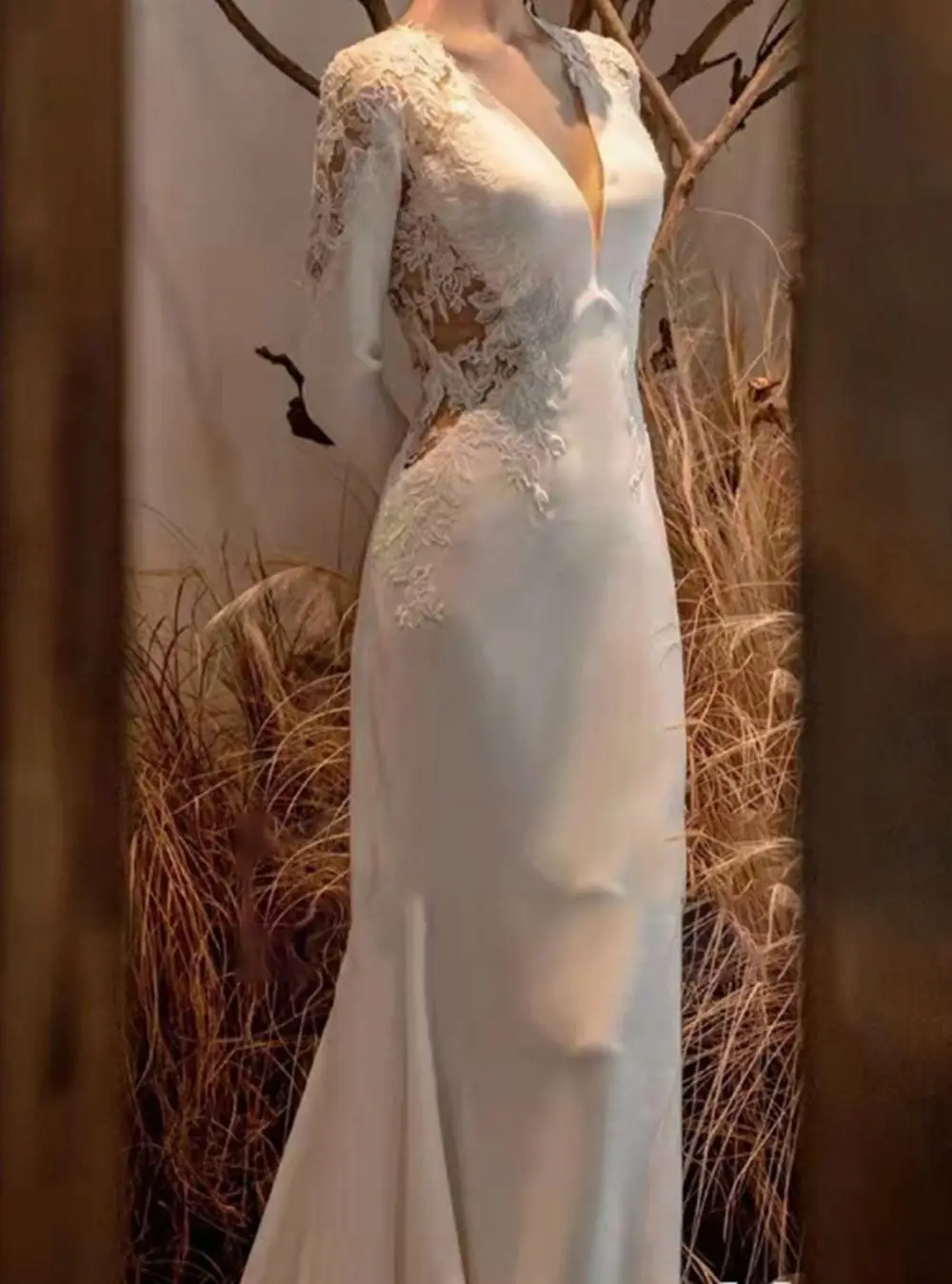 Elegante Meerjungfrauen-Brautkleider mit tiefem V-Ausschnitt, Spitze, Satin, langen Ärmeln und Cut-Outs für Damen 2026 – Brautballkleider mit Schleppe – Detail 3