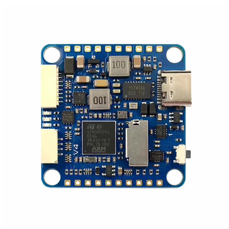 Gros plan sur le contrôleur de vol FPV STM32H743 480MHz double IMU ICM42688P, révélant les détails du PCB et des composants.