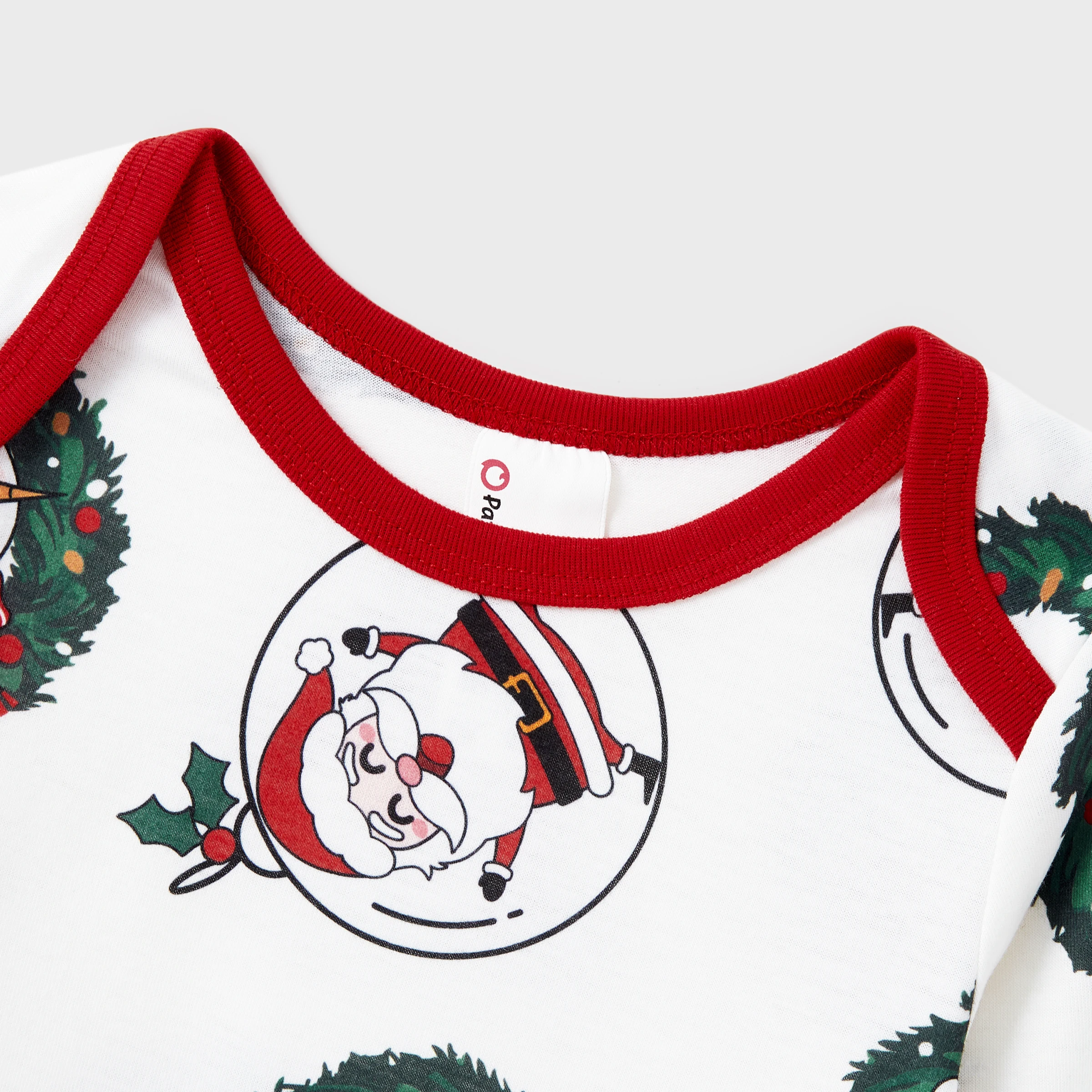 thumbnail image 4 of Conjuntos de pijamas navideños para toda la familia con corona de reno y Papá Noel, 4 of 5