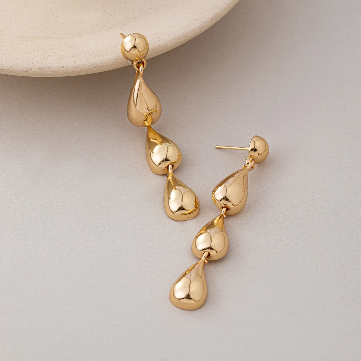 Sc80c157805e04ba5b58cacd22b69646cH Vintage Simple Long Water Drop Earrings for Women Glossy Geometric Stud Earrings New Luxury Bridal Wedding Jewelry Gift Mallzona