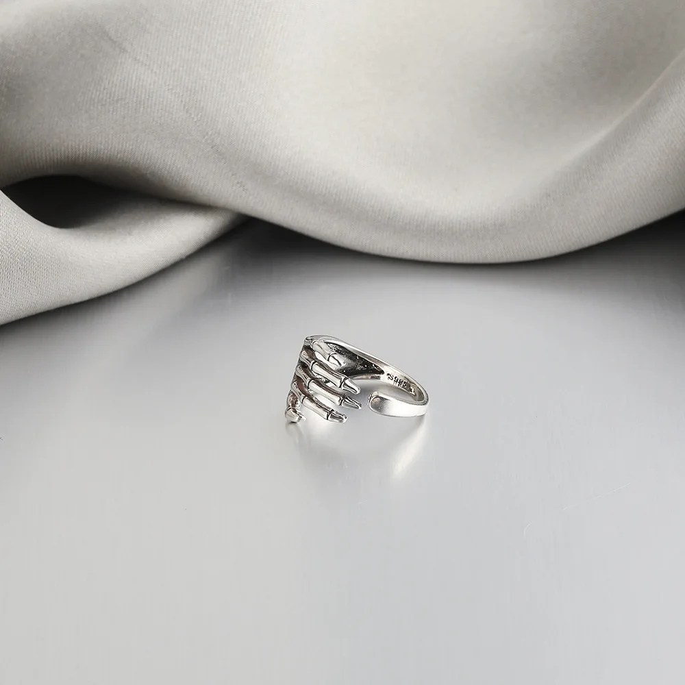 Creative Skeleton Hand Ring - Image 4