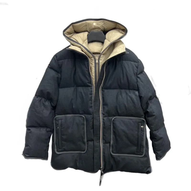 

Down jacket stand collar hooded short loose version color contrast double pocket design warm and comfortable autumn/Winter 2023