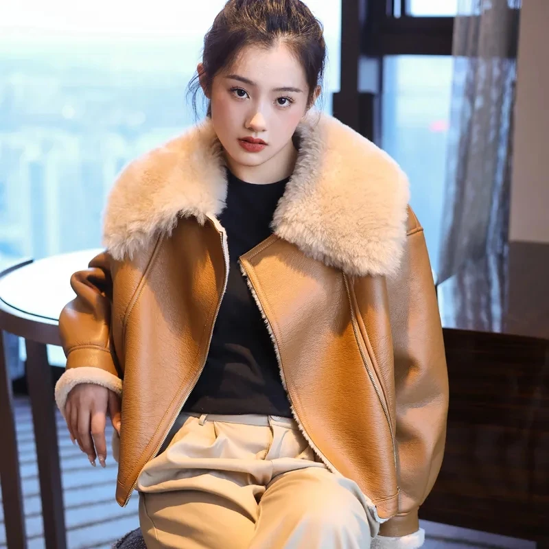Autumn 2023 Winter New Fur One Jacket Women\'s Short Motorcycle Lapel Lamb Fur Coat Fashion Loose Warm Leather Jacket Outwear