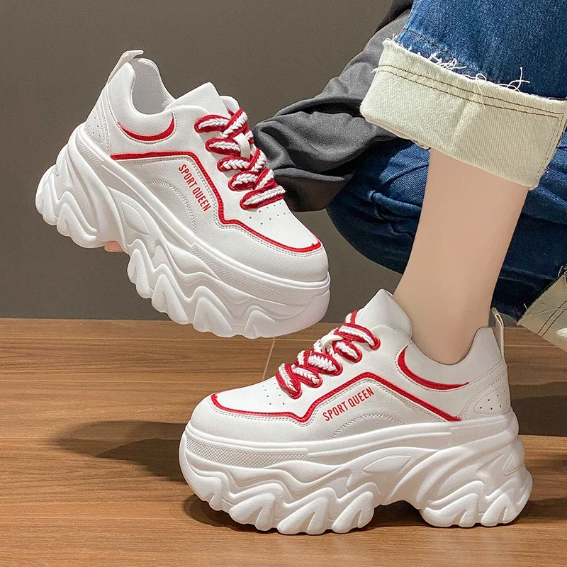 

Кроссовки женские кожаные на высокой платформе 8 см, спортивные теннисные туфли, массивная подошва, белые, весна