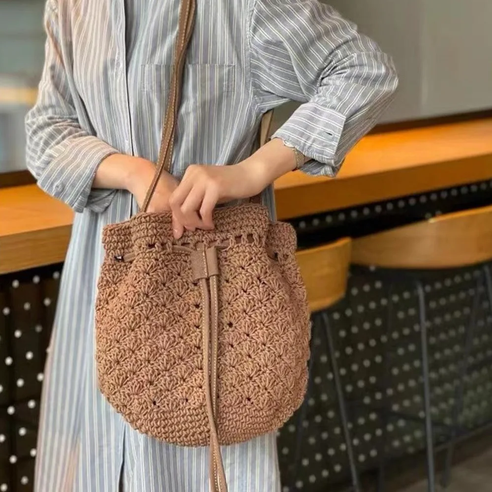 Damaxelväska i flätat halm western stil sommarväska_voghion.com