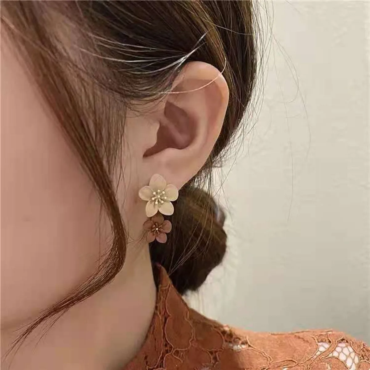 Dangle earrings for women two color flower drop 2025 Korean fashion jewelry wedding party girl elegant accessories