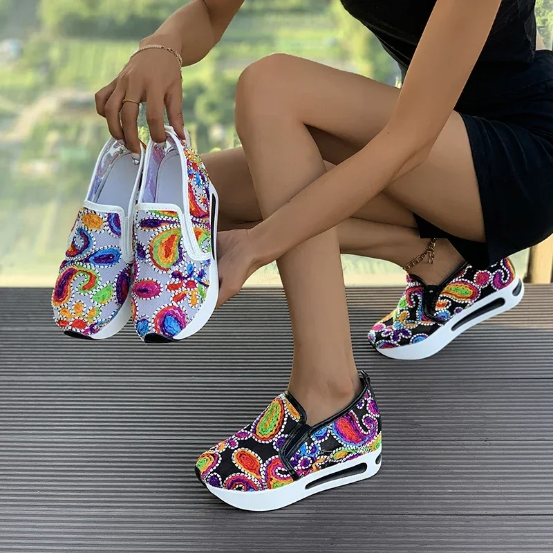 Women's Wedge Shoes New Spring Autumn Fashion Round Toe Floral Pattern Embroidery Mesh Platform Sneakers Increase Height Shoes 2