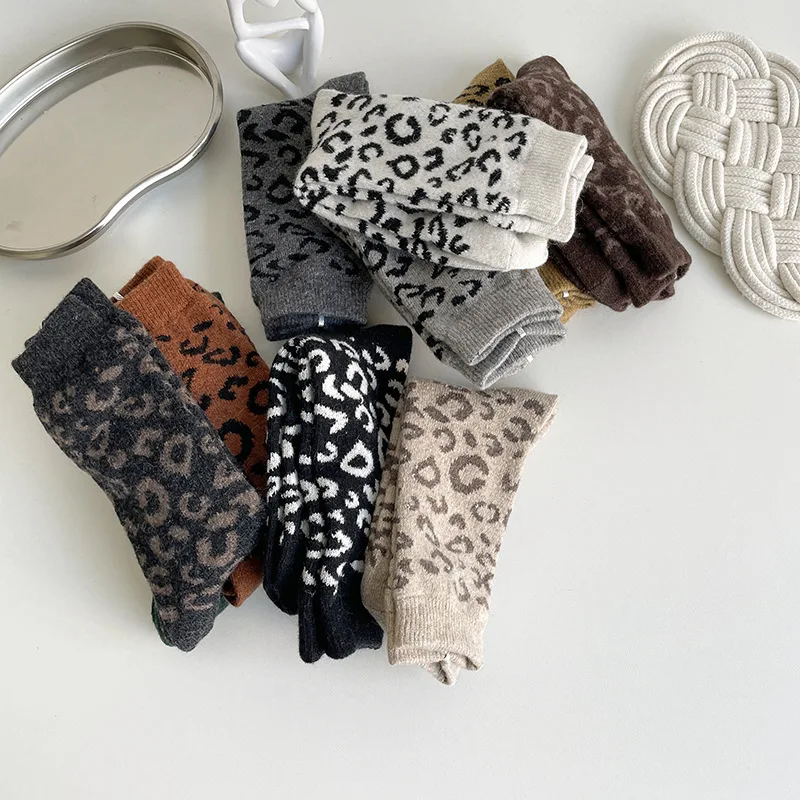 Description Picture 4 of itemThickened winter wool socks Japanese vintage fashion leopard print thermal socks High quality women wool socks Christmas gift
