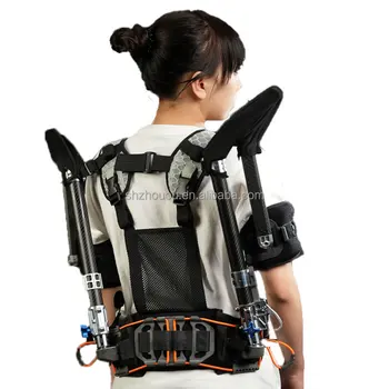 Esoscheletro Assistivo per Arti Superiori con Movimento Libero per Sollevamento Oggetti
