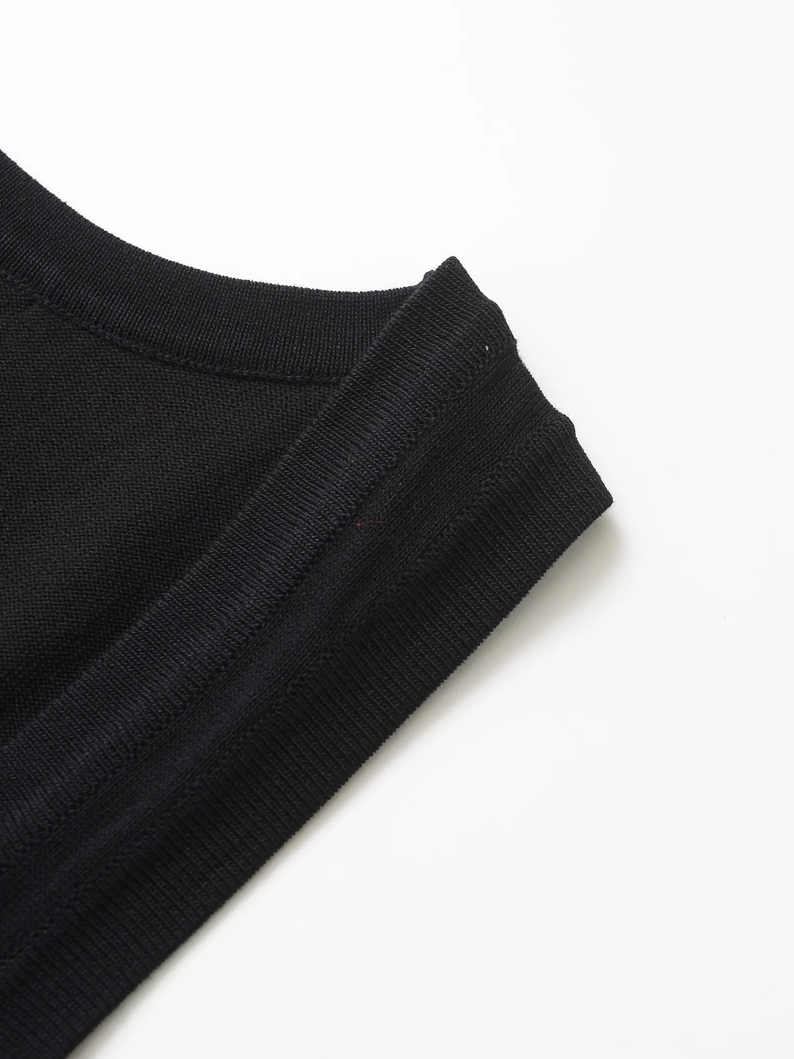 Description Picture 6 of item2025 Summer Casual Chic Women Vest O-Neck Sleeveless Knitted Vest New Fashion Holiday Chic Female Tops