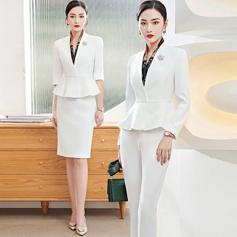Japanese and Korean versions of the revised new professional suit, female whitecollar interview