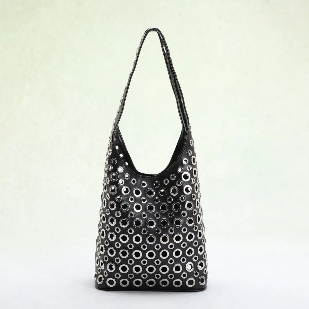 Punk Rivet Bucket Bags for Women Europe and America Hollow Women Shoulder Bag Vintage Metal Ring Designer Handbags Black Purse