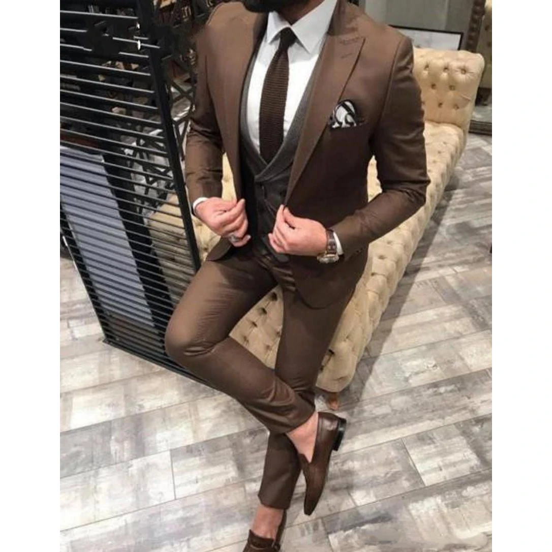 

Fashion Brown Suits Men Groom Tuxedos Peak Lapel Groomsmen Wedding Dress Man Jacket Blazer Business Suit(Coat+Pants+Vest)