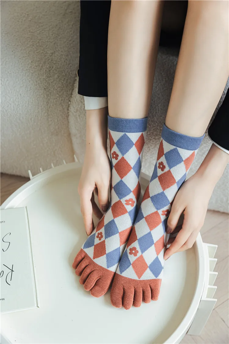 1 Paar Damen-Socken mit fünf Zehen und geteilten Zehen, bunte Tulpenblumen, weiche Baumwolle, Mädchen-Fünf-Finger-Mittelrohrsocken, Outdoor-Sportsocken – Detail 14