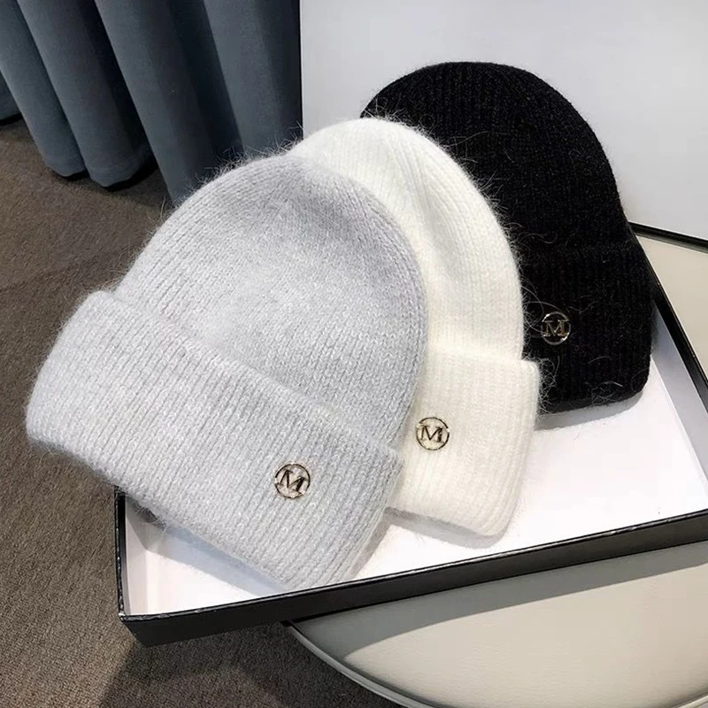 Žieminė triušio kailio šilta megzta kepurė su pūkuota M raidės formos kepure moterims, minkšta ausų apsauga, universali elastinga moteriška kepuraitė_voghion.com