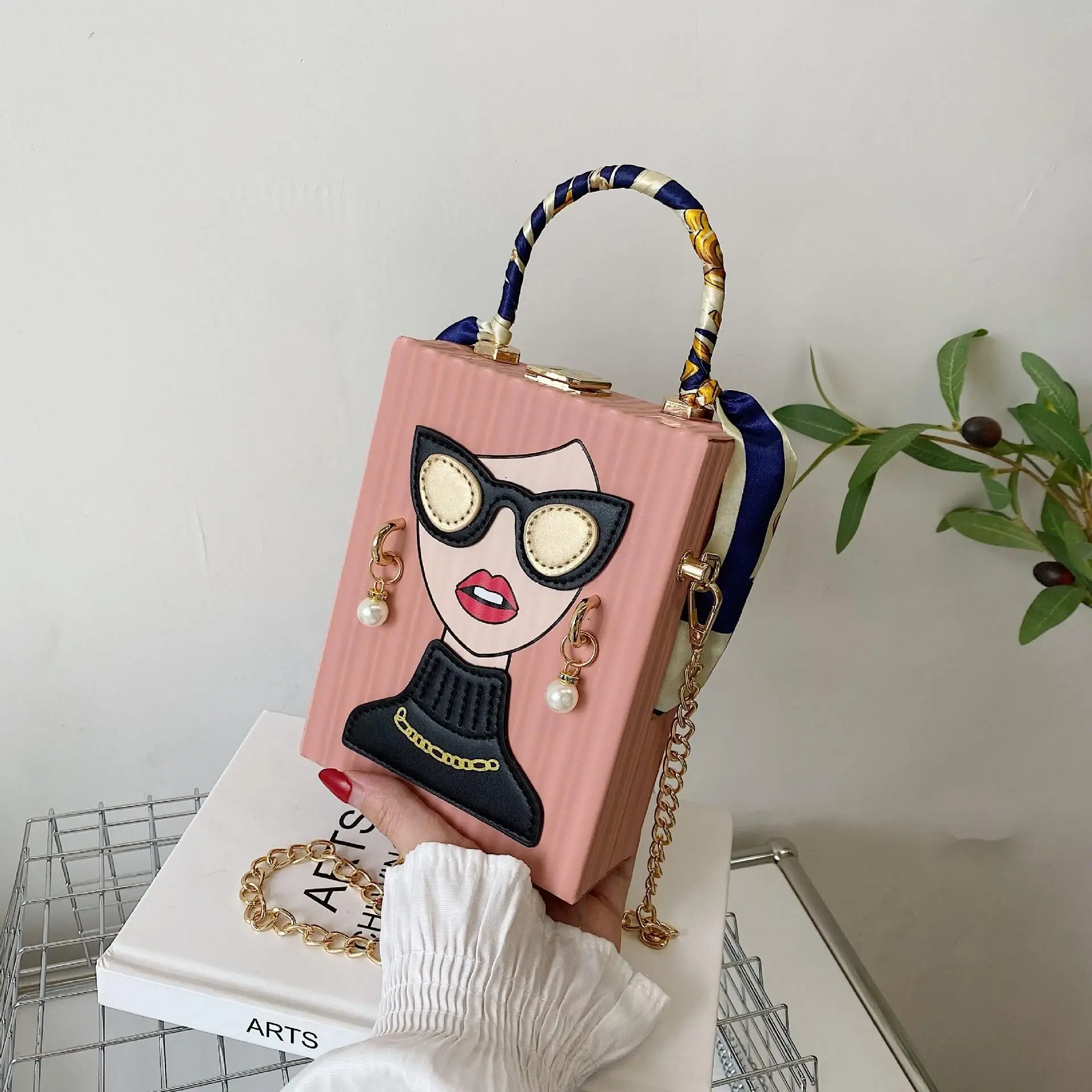 Damen Umhängetasche In Boxform Graffiti Retro Handytasche Kette_voghion.com