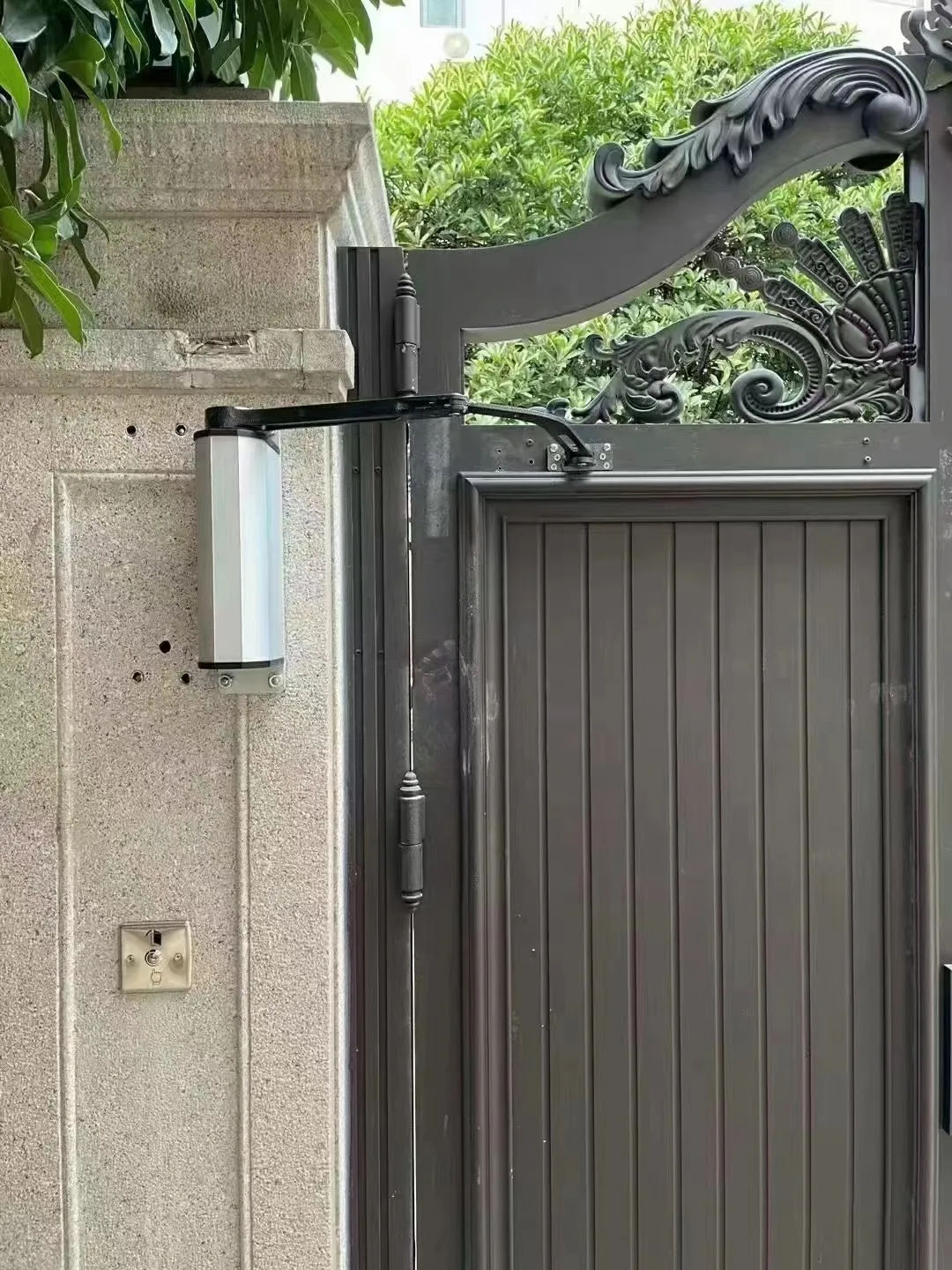AC100-240V Automatic Gate Door Opener Side Mounted Rainproof Metal 90 Degree Ele