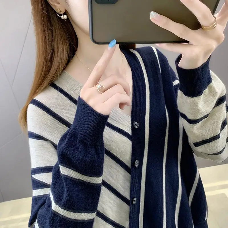 

Women's Design Stripe Knit Sweater V-neck Long Sleeve Casual Cardigan Korean Style Casual Sweater for Female Autumn Winter 2022