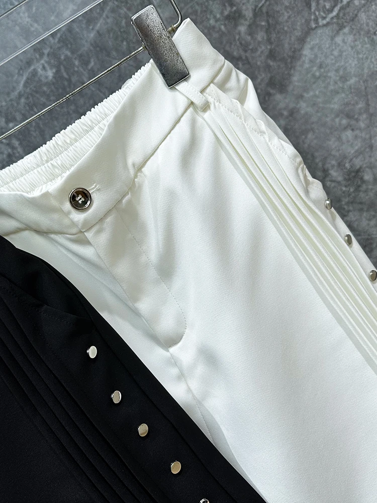 2024 Summer Fashion Short Trousers Metal Rivet Design Casual Pants Loose Personality Trendy Men's Versatile Solid Color Shorts