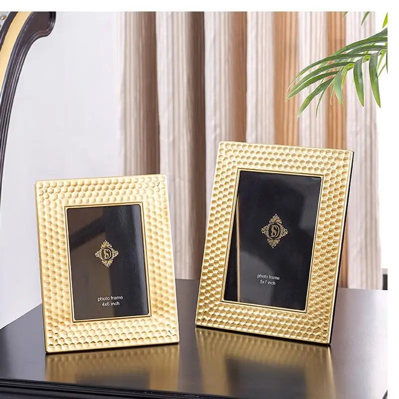 

Роскошная фоторамка из чистой меди, набор моделей для комнаты, спальни, Высококачественная латунная фоторамка, украшения для офиса и рабочего стола