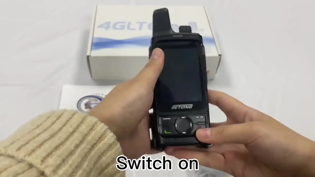 Года смартфон с сенсорным экраном 4G Lte Gps и двусторонняя радиостанция портативная