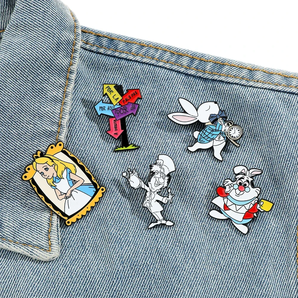 Lot 5 Broches Pin's Alice Wonderland