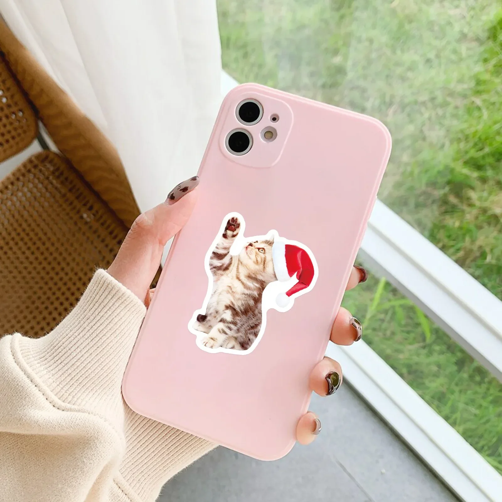 Рисунок 4 - милые наклейки с кошками