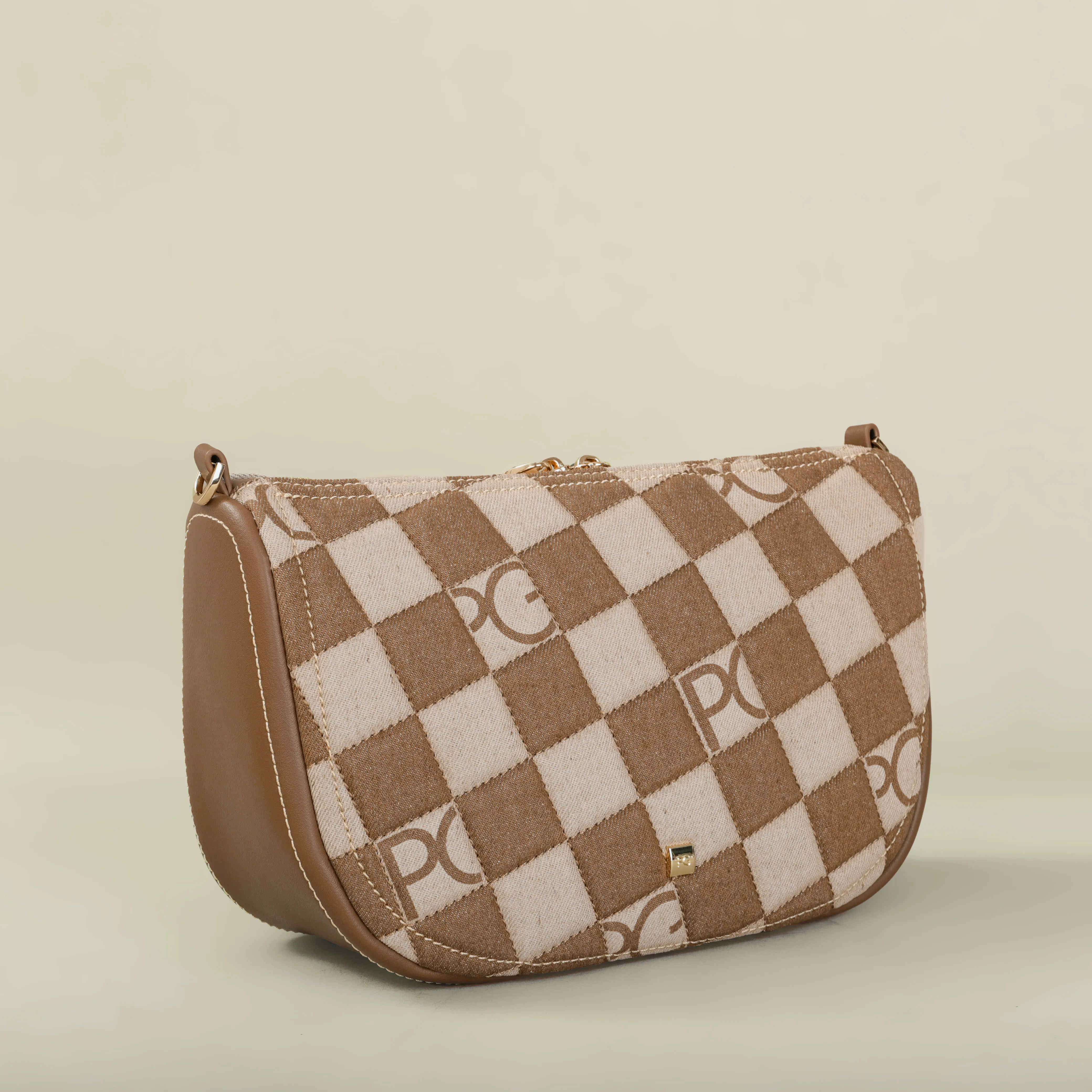 Fashionable polyester handbag with zipper closure